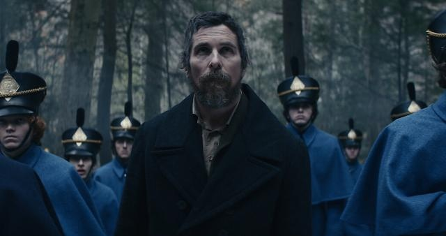 Bledé modré oko (The Pale Blue Eye) 2022 - Christian Bale po boku Edgara Allana Poea vyšetřuje vraždu