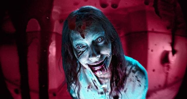 Proč Smrtelné zlo: Probuzení (Evil Dead: Rise) nepoužívá prostředí chaty v lese? To a ještě více prozradil režisér Lee Cronin