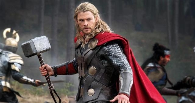 Chris Hemsworth reaguje na kritiku Marvelu od Scorseseho a Coppoly