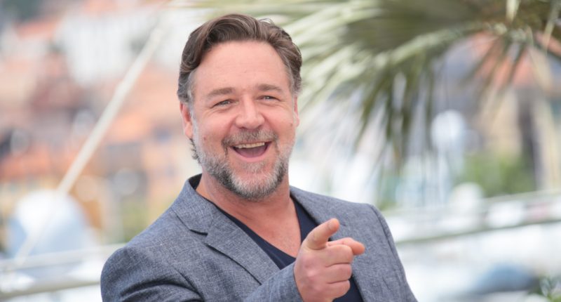 herec-russel-crowe-je-jiz-v-karlovych-varech.jpg