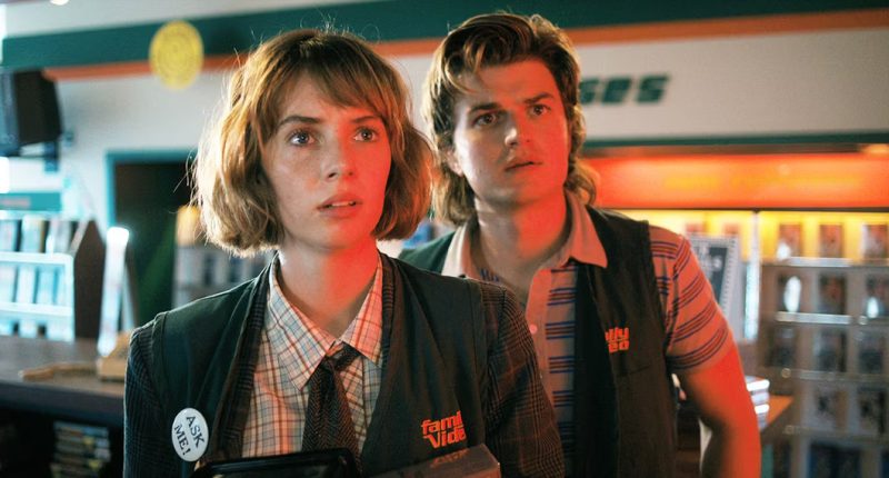 maya-hawke-a-joe-keery-se-vraceji-v-5-serii.jpg