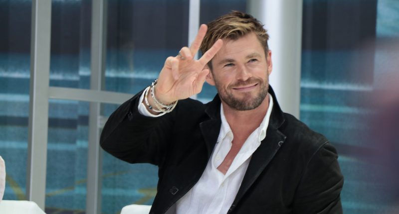 z-jakeho-duvodu-chris-hemsworth-obcas-lituje.jpg